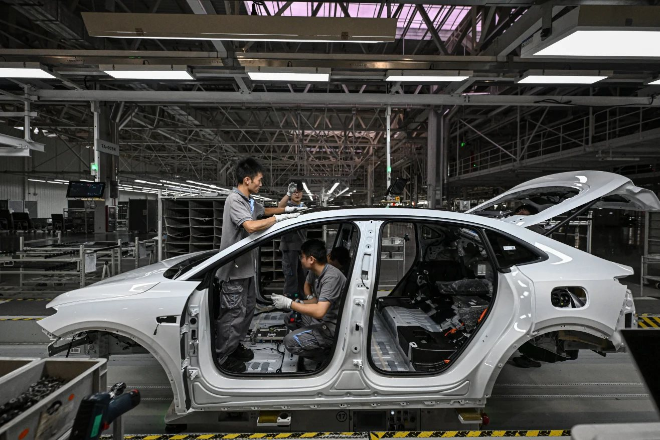 Thế giới cứ tung hô xe điện Trung Quốc lên mây, ai ngờ cảnh tượng thật lại "bệ rạc, thê thảm" thế này - Ảnh 3