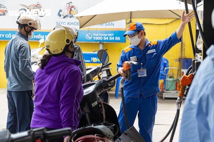 Giá xăng dầu đồng loạt tăng, mạnh nhất hơn 1.300 đồng/lít - Ảnh 1