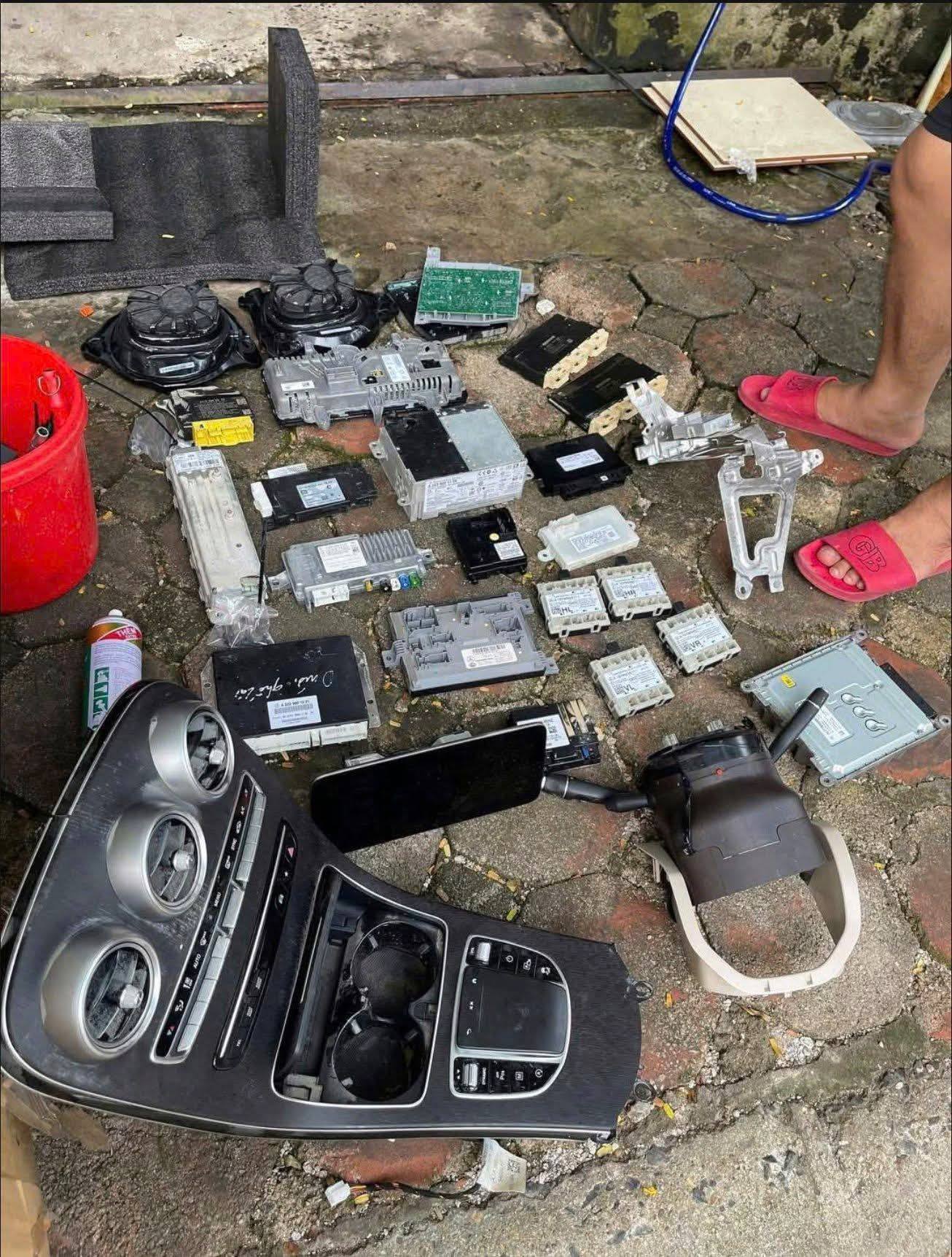 Choáng với hóa đơn 9 chữ số sửa chữa ô tô ngập nước, bằng 90% giá xe mới: Bảo hiểm có bồi thường? - Ảnh 5