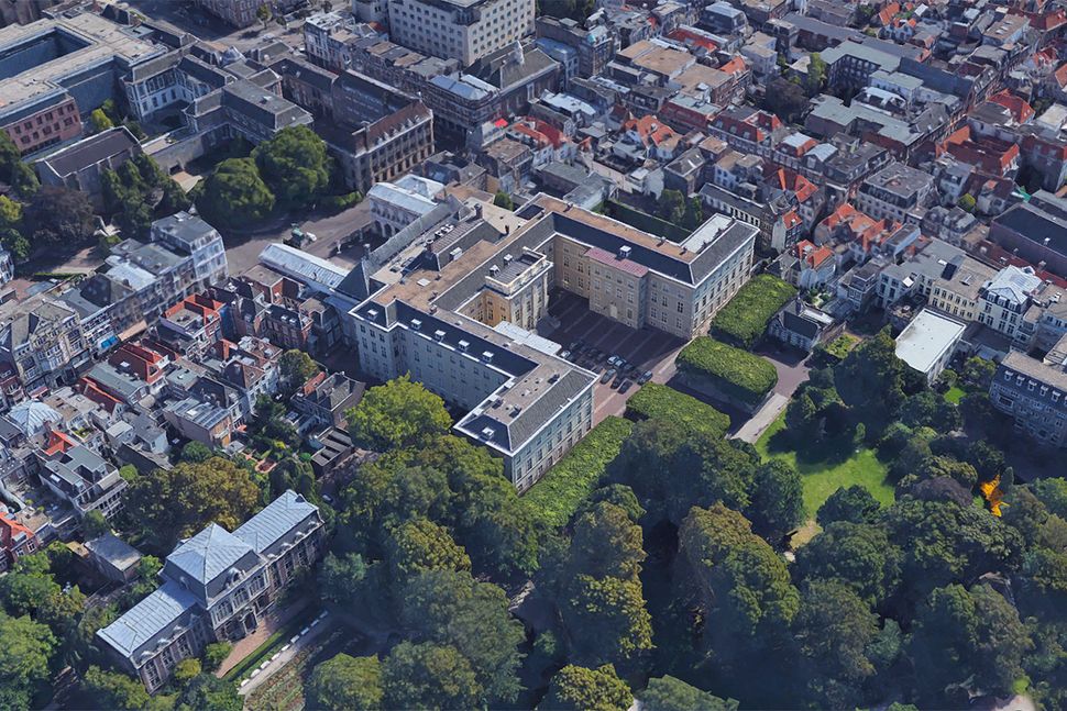 9 địa điểm kỳ bí nhất bị làm mờ trên Google Maps hiện có thể xem vô tư - Ảnh 6