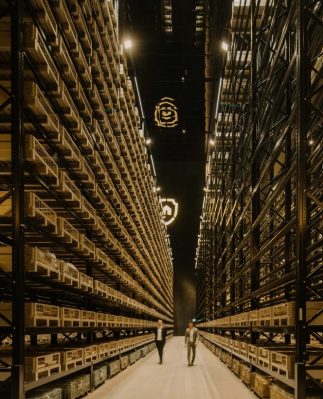 Bên trong kho giữ vàng bạc của giới siêu giàu: Số lượng vàng gửi vào tăng mạnh, thỏi nặng nhất trị giá 2,2 triệu USD - Ảnh 1