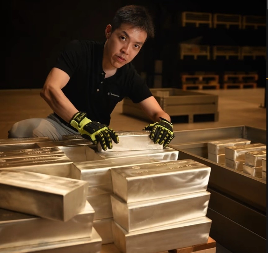 Bên trong kho giữ vàng bạc của giới siêu giàu: Số lượng vàng gửi vào tăng mạnh, thỏi nặng nhất trị giá 2,2 triệu USD - Ảnh 2