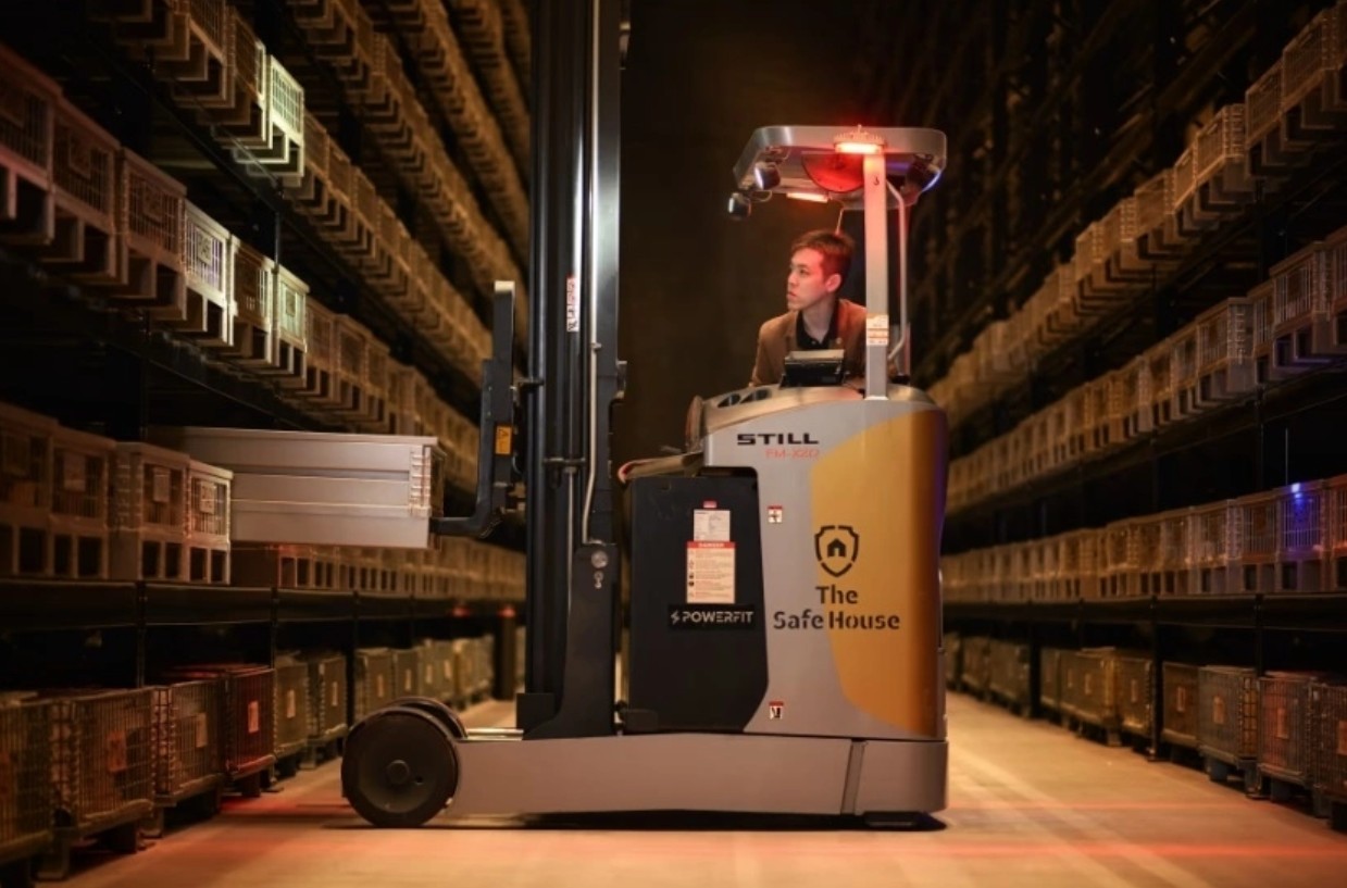 Bên trong kho giữ vàng bạc của giới siêu giàu: Số lượng vàng gửi vào tăng mạnh, thỏi nặng nhất trị giá 2,2 triệu USD - Ảnh 3