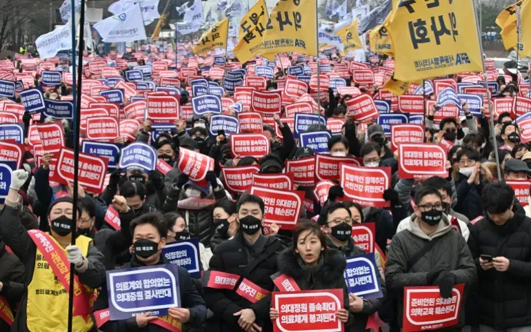 Hàn Quốc chính thức tuyên bố chấm dứt khủng hoảng y tế kéo dài 20 tháng - Ảnh 1