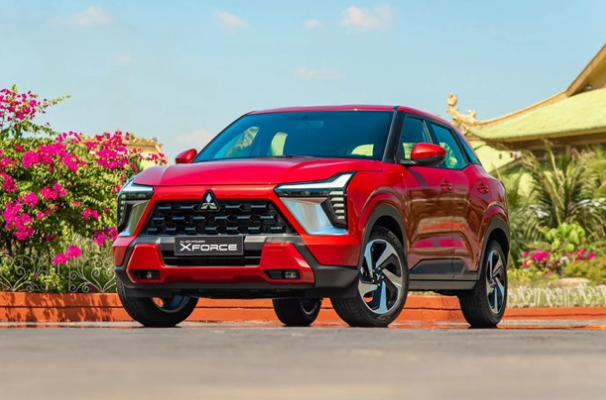 Xe nhập khẩu, lắp ráp trong nước chung xu hướng tăng, nóng cuộc đua giảm giá ô tô dịp cuối năm - Ảnh 1