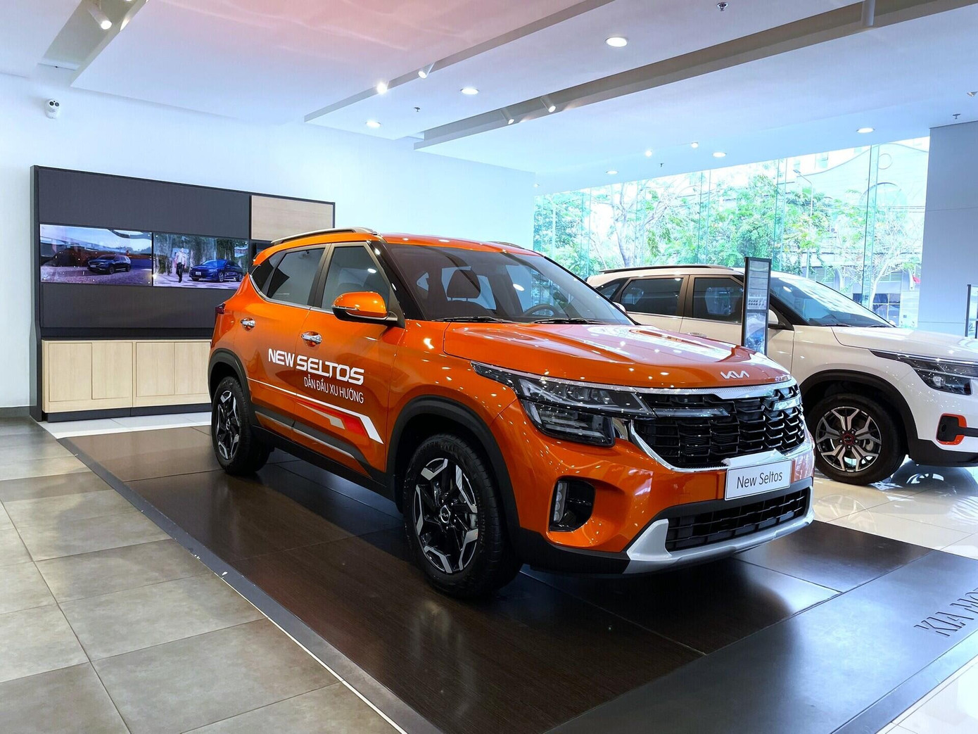 Xe Hàn vắng bóng trong top 10 ô tô xăng, dầu bán chạy nhất từ đầu năm ở Việt Nam - Ảnh 3