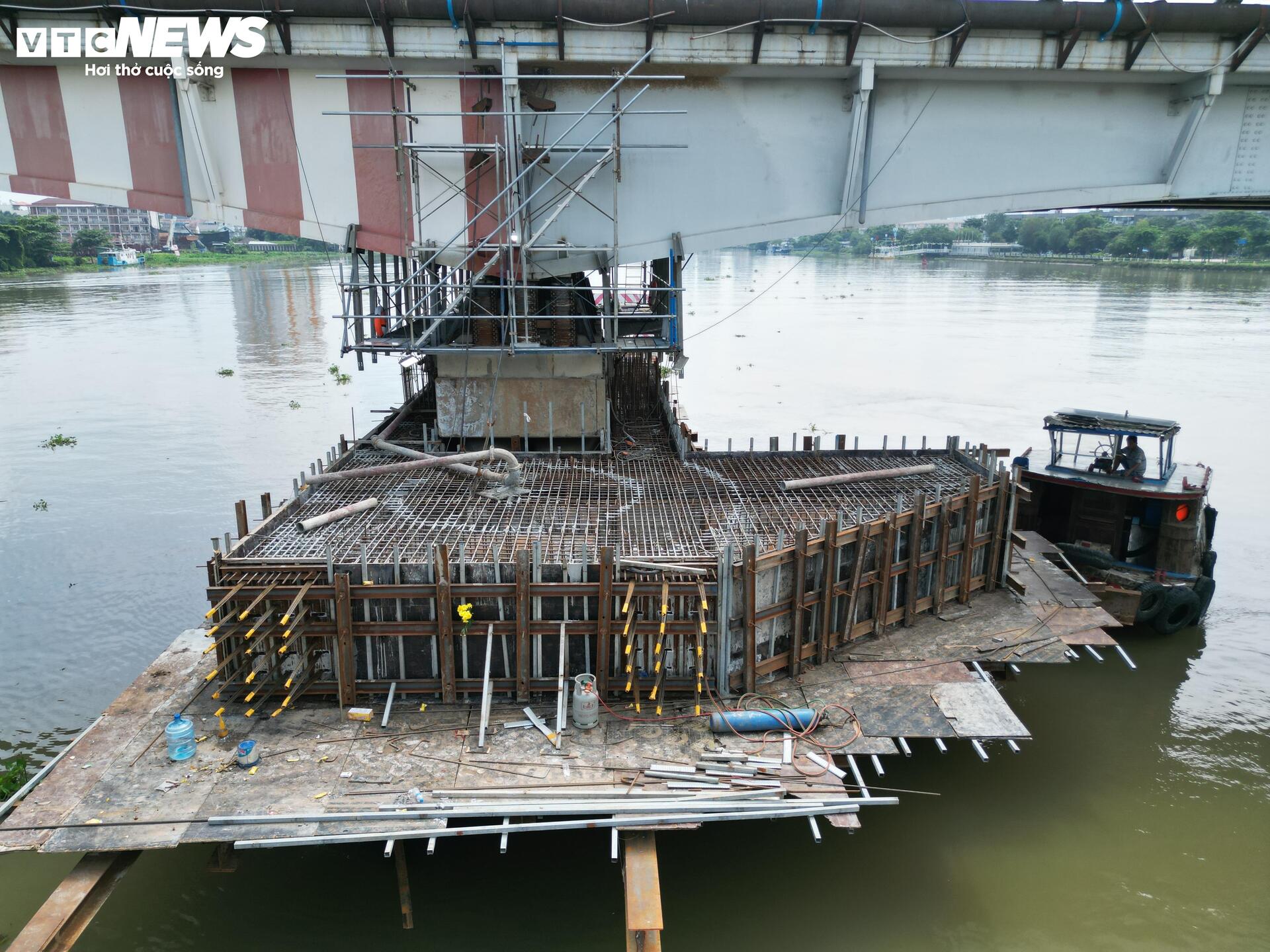 Cận cảnh cầu Bình Triệu 1 nặng 11.000 tấn sau khi được nâng thêm 1,08 m - Ảnh 6