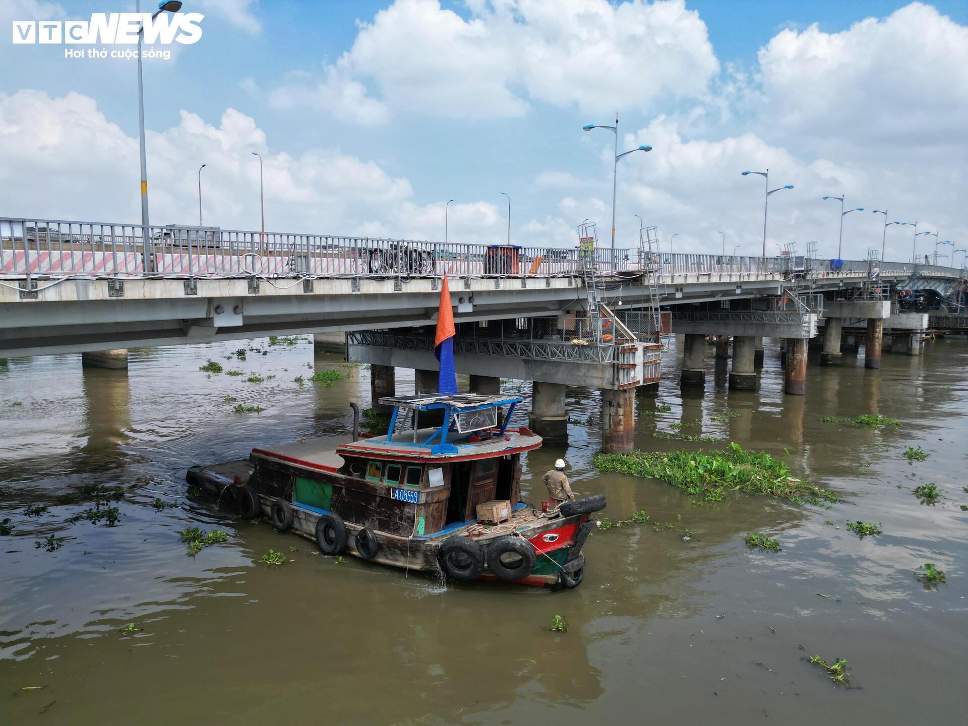 Cận cảnh cầu Bình Triệu 1 nặng 11.000 tấn sau khi được nâng thêm 1,08 m - Ảnh 13