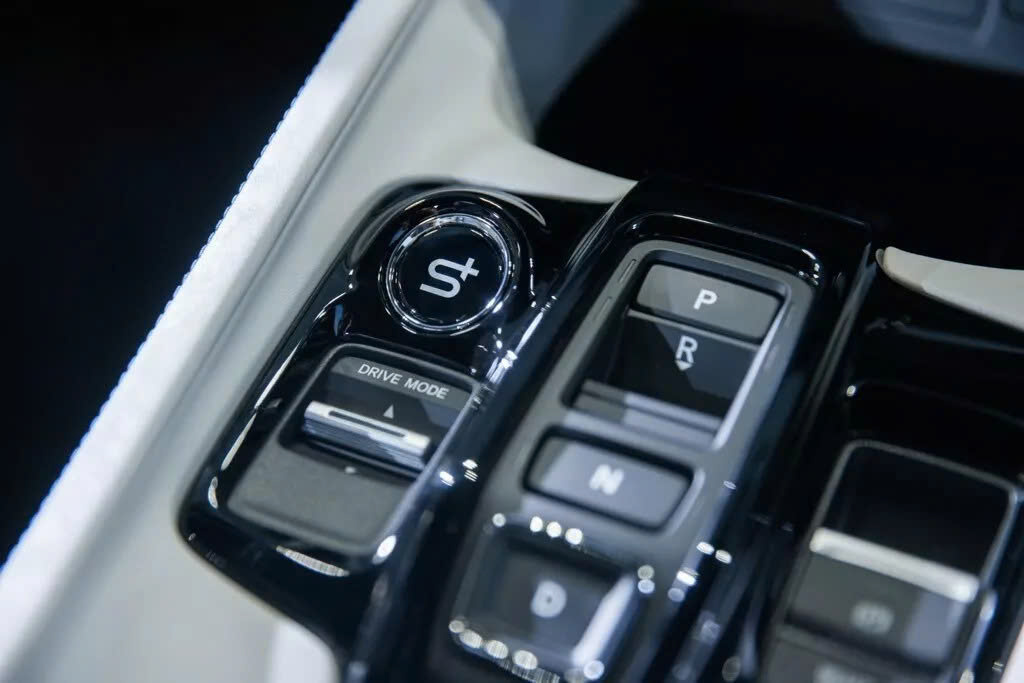 Mẫu xe thể thao nhiều điểm chung với Honda Civic này vừa ra mắt 1 tháng đã nhận 2.400 đơn hàng: Gấp 8 lần dự kiến, điều bất ngờ là khách hàng chủ yếu đã lớn tuổi - Ảnh 3