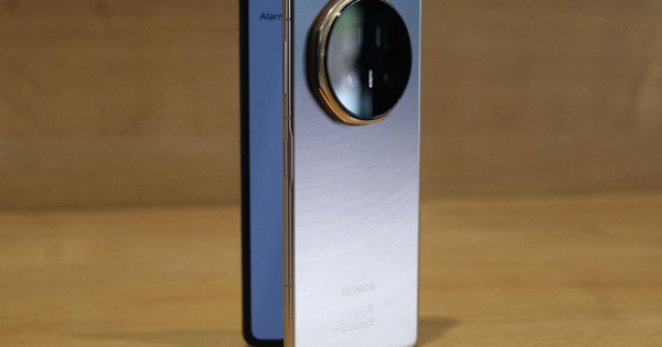 HONOR Magic V5 về Việt Nam: Smartphone gập mỏng nhất, giá 44 triệu đối đầu Galaxy Z Fold7