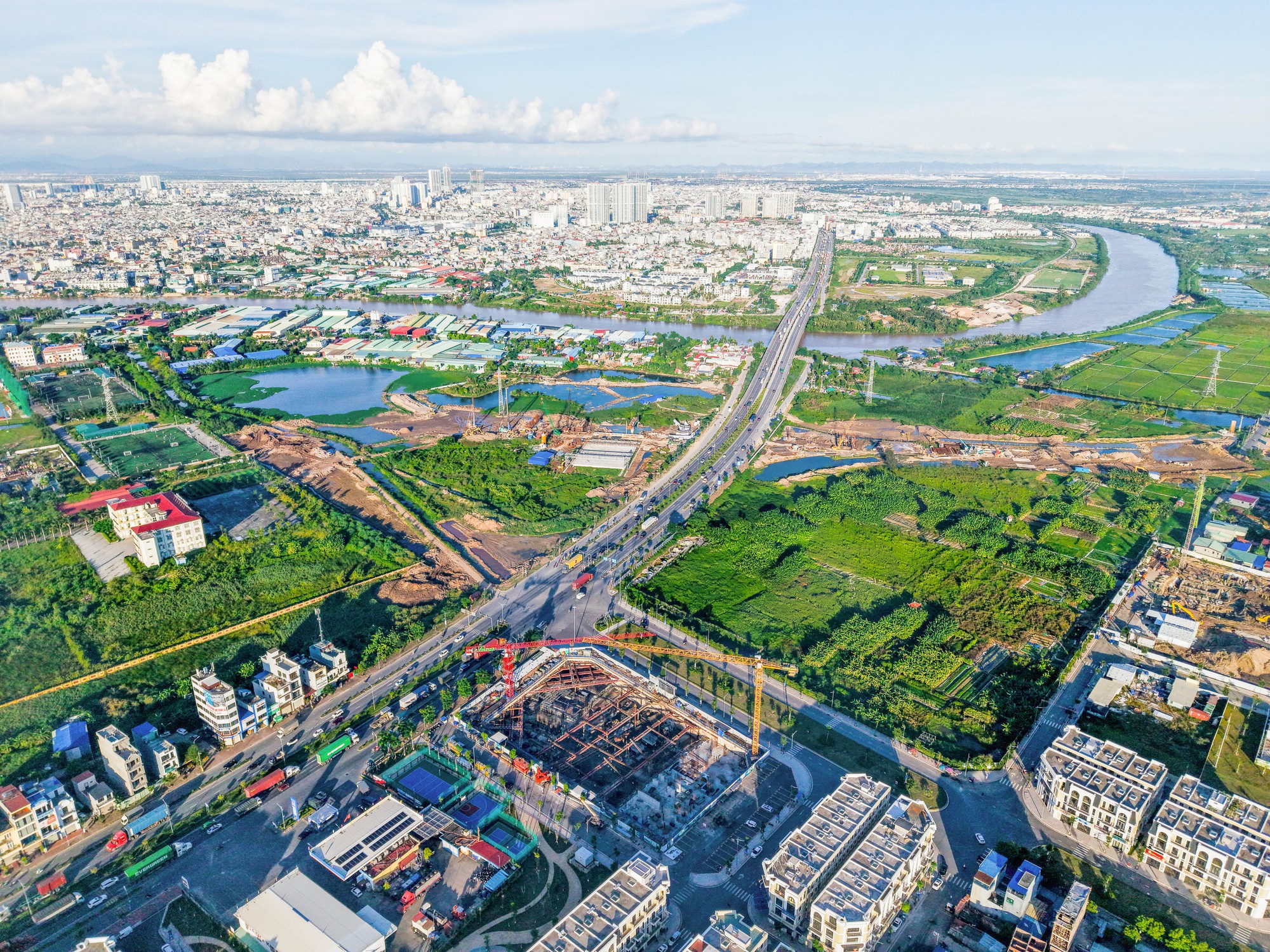 Một thị trường mới nổi phía Bắc đang hút nhiều "sếu đầu đàn" bất động sản Vingroup, Sun Group, BRG... về "làm tổ" - Ảnh 1