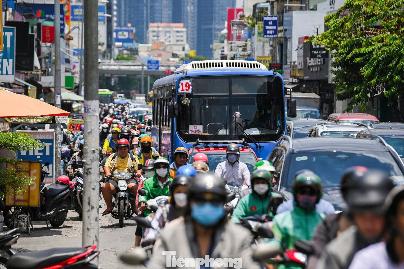 Quốc lộ 13 trước khi được chi 14.000 tỷ mở rộng mặt đường 60m - Ảnh 4