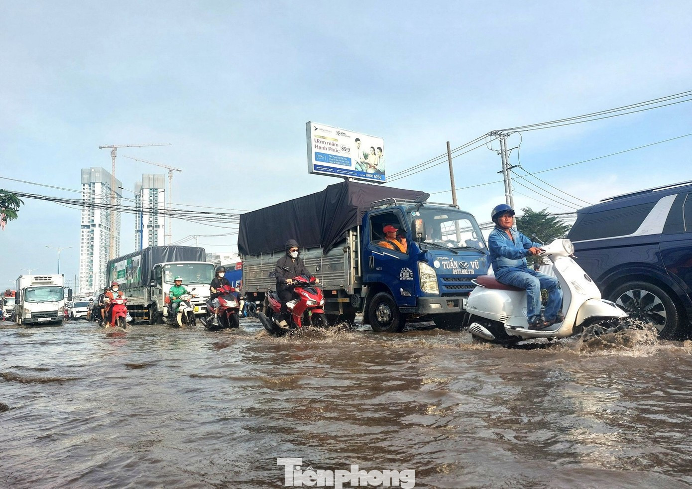 Ngập lênh láng do triều, cao tốc chậm tiến độ..., Sở Xây dựng TPHCM nói gì? - Ảnh 1