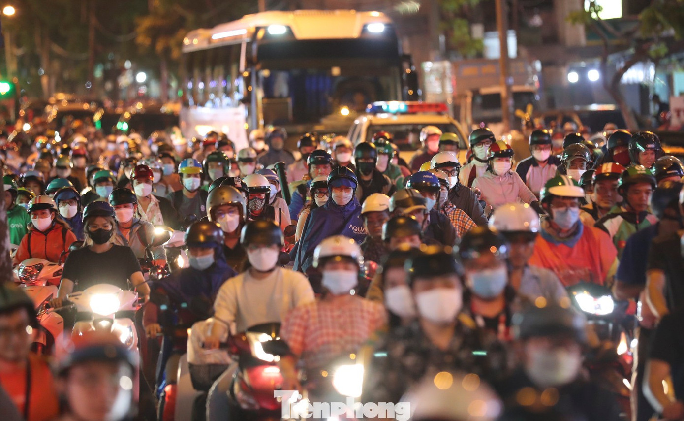 Quốc lộ 13 trước khi được chi 14.000 tỷ mở rộng mặt đường 60m - Ảnh 5