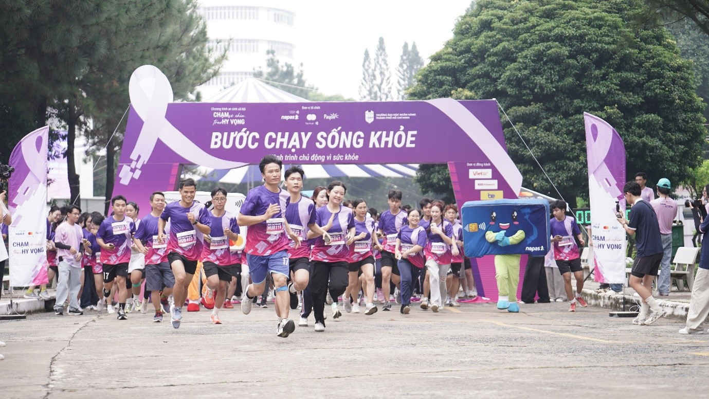 Napas, Mastercard và Payoo trao tặng gói tầm soát ung thư và xét nghiệm HPV cho phụ nữ yếu thế - Ảnh 3