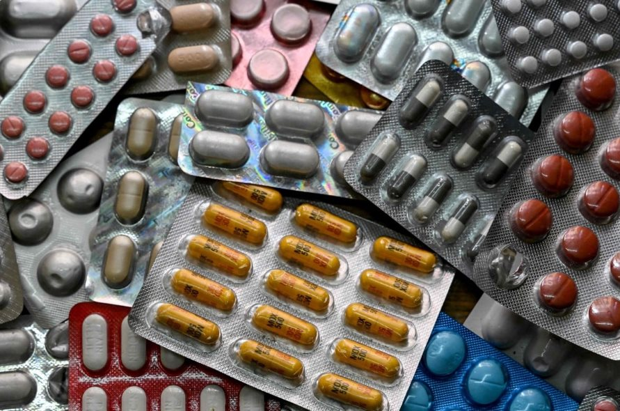 Mỹ đánh thuế 100% mặt hàng xuất khẩu chủ lực của một quốc gia BRICS, thị trường lập tức rung chuyển, cổ phiếu liên quan sụt giảm mạnh - Ảnh 1