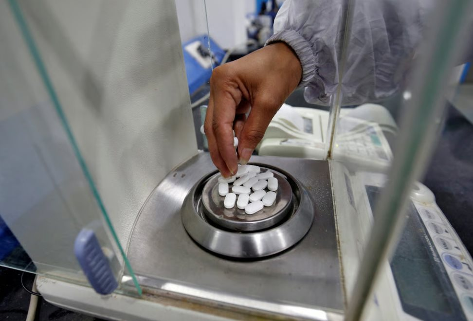 Mỹ đánh thuế 100% mặt hàng xuất khẩu chủ lực của một quốc gia BRICS, thị trường lập tức rung chuyển, cổ phiếu liên quan sụt giảm mạnh - Ảnh 2