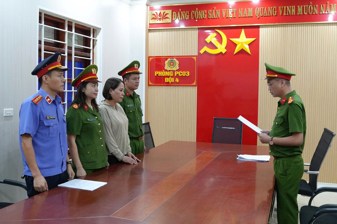 Cận cảnh xưởng sản xuất dầu ăn giả ở Nghệ An: Đã bán 2,7 triệu lít khắp các tỉnh, thu lợi 75 tỷ đồng - Ảnh 2