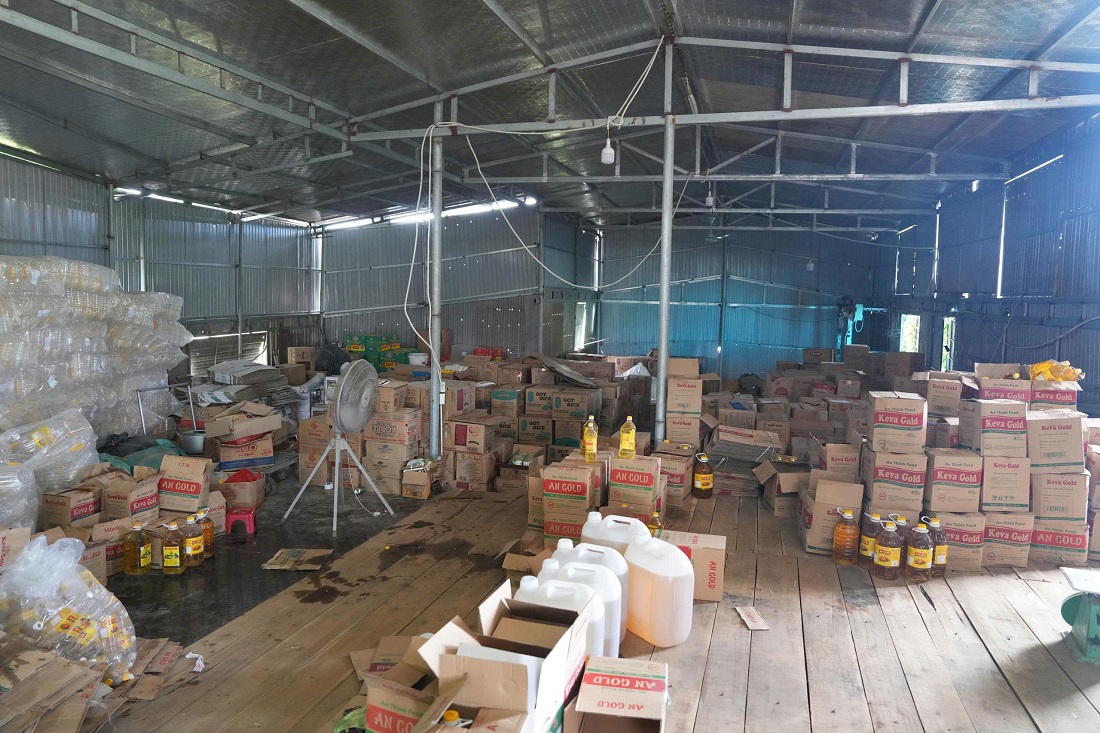 Cận cảnh xưởng sản xuất dầu ăn giả ở Nghệ An: Đã bán 2,7 triệu lít khắp các tỉnh, thu lợi 75 tỷ đồng - Ảnh 5