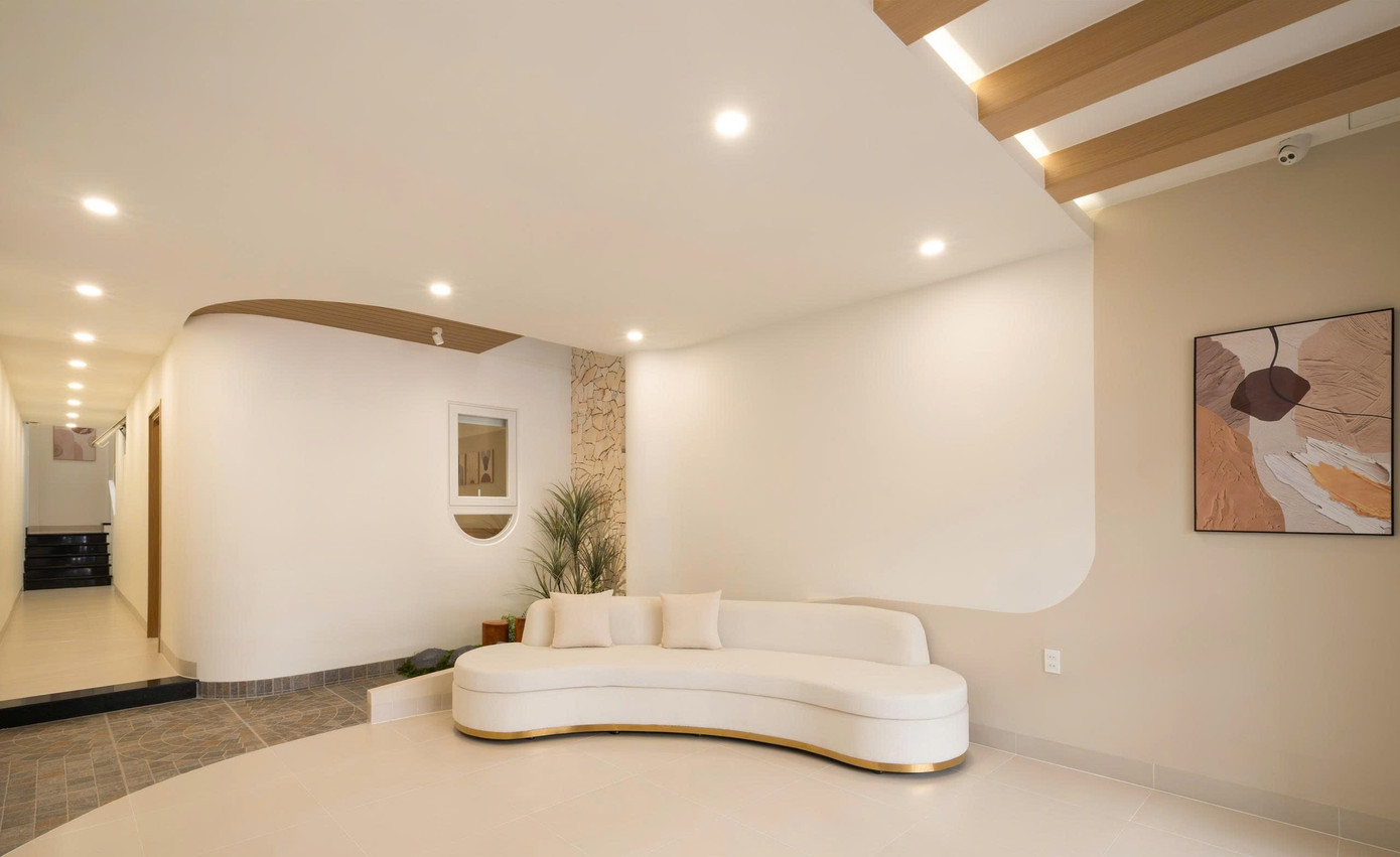 Nhà phố 2 tầng chuyển đổi chức năng với tông màu thanh lịch dễ chịu - Ảnh 5