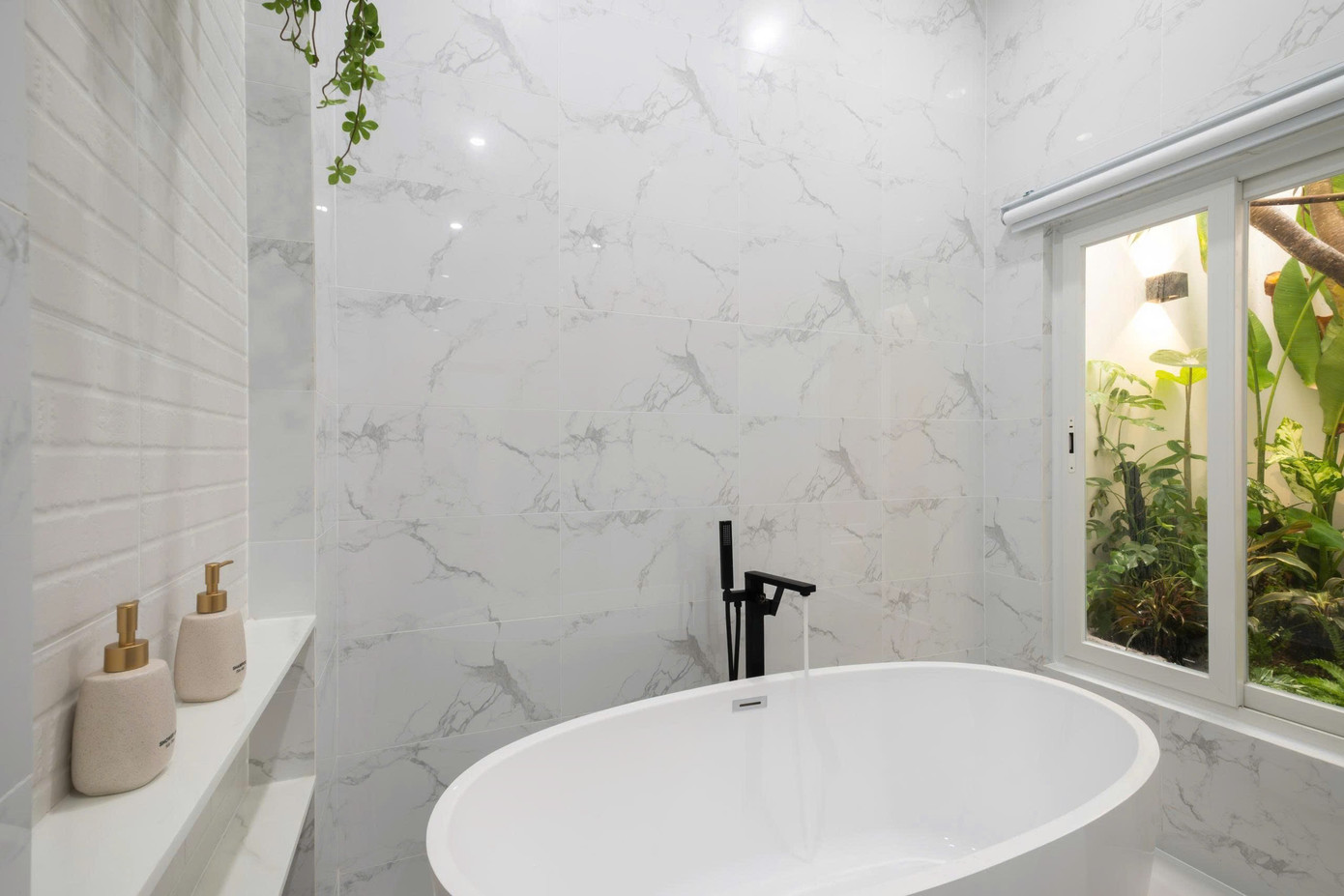 Nhà phố 2 tầng chuyển đổi chức năng với tông màu thanh lịch dễ chịu - Ảnh 15