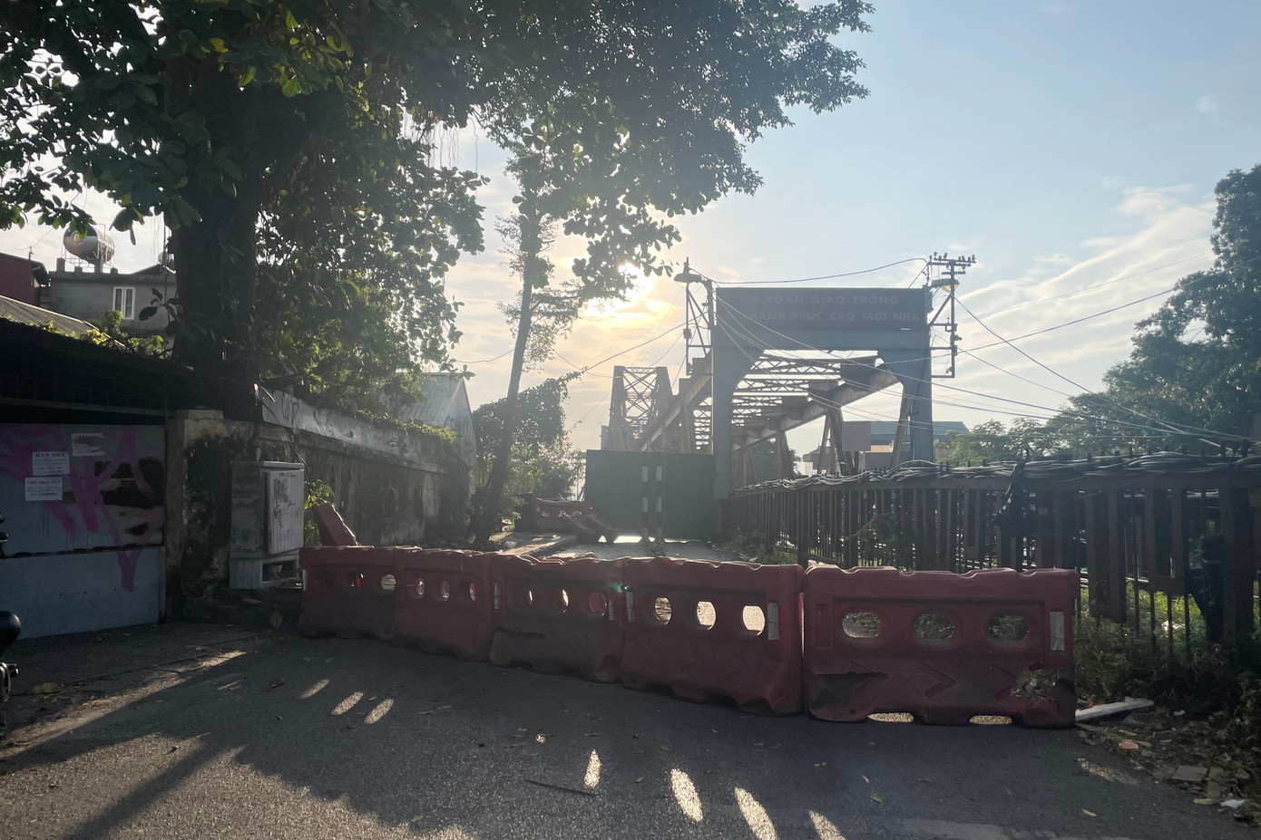 Cầu Long Biên được quây tôn, hạn chế lưu thông để trùng tu - Ảnh 17