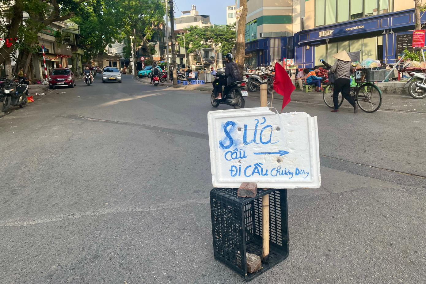 Cầu Long Biên được quây tôn, hạn chế lưu thông để trùng tu - Ảnh 18