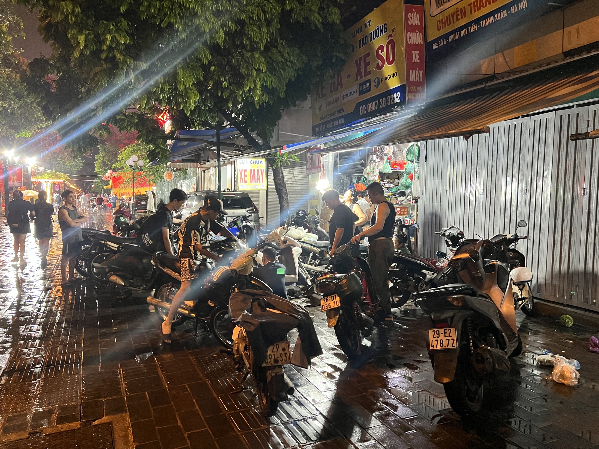 Nơi đông nhất Hà Nội lúc này - Ảnh 2