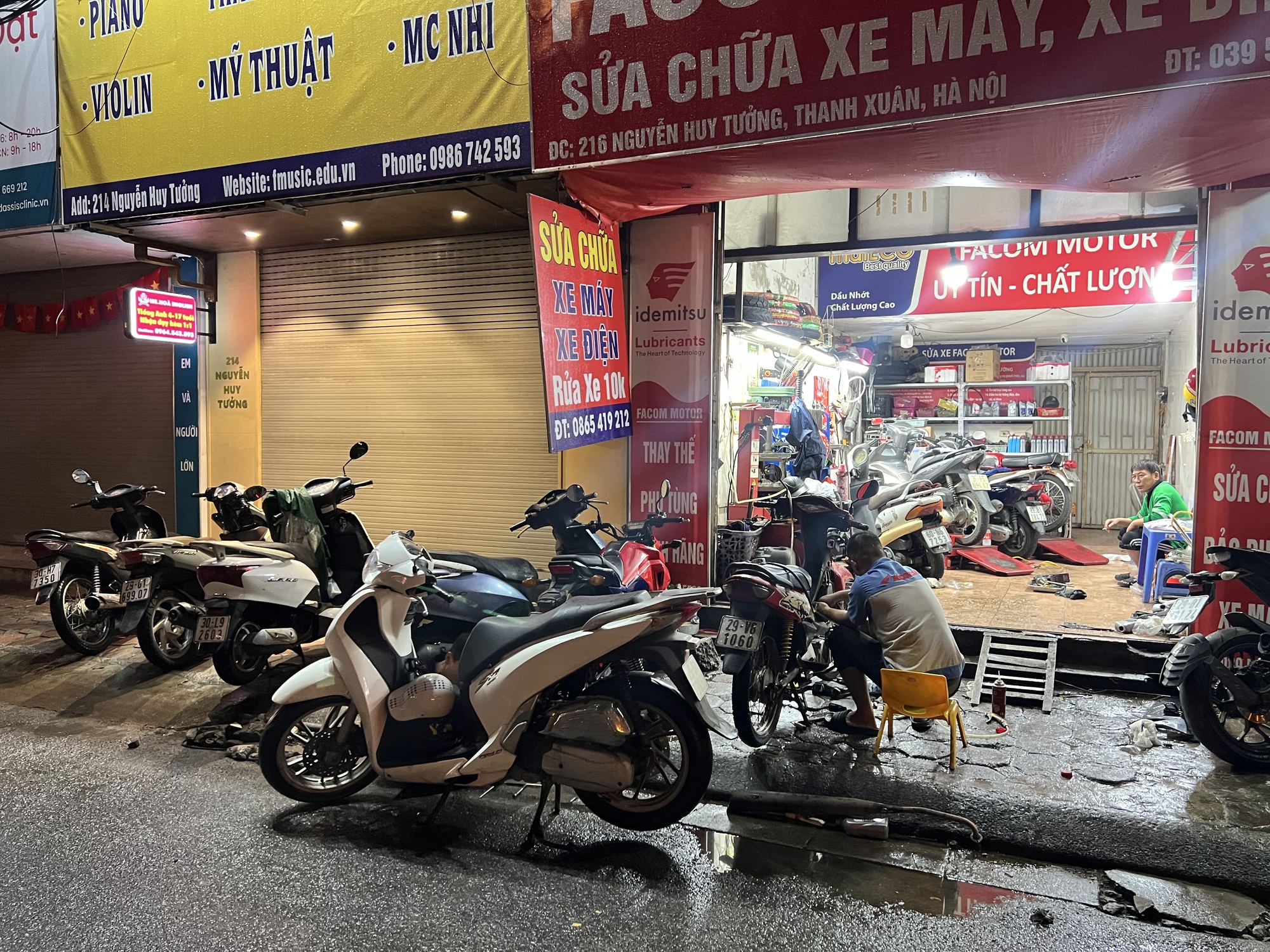 Nơi đông nhất Hà Nội lúc này - Ảnh 1