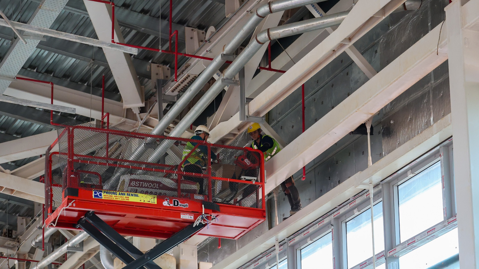 Cận cảnh sân bay Long Thành sắp đón chuyến bay đầu tiên - Ảnh 14