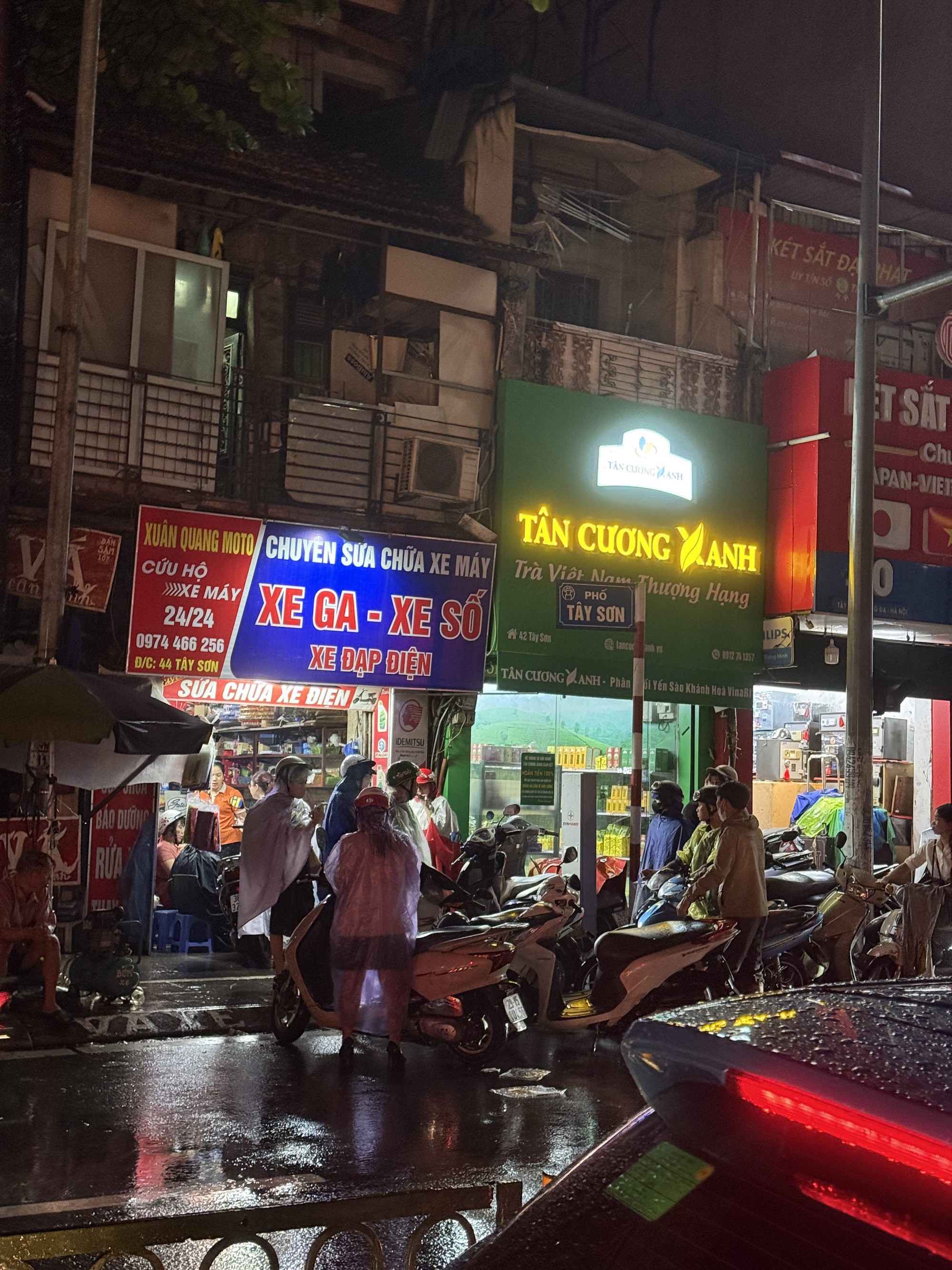 Nơi đông nhất Hà Nội lúc này - Ảnh 6