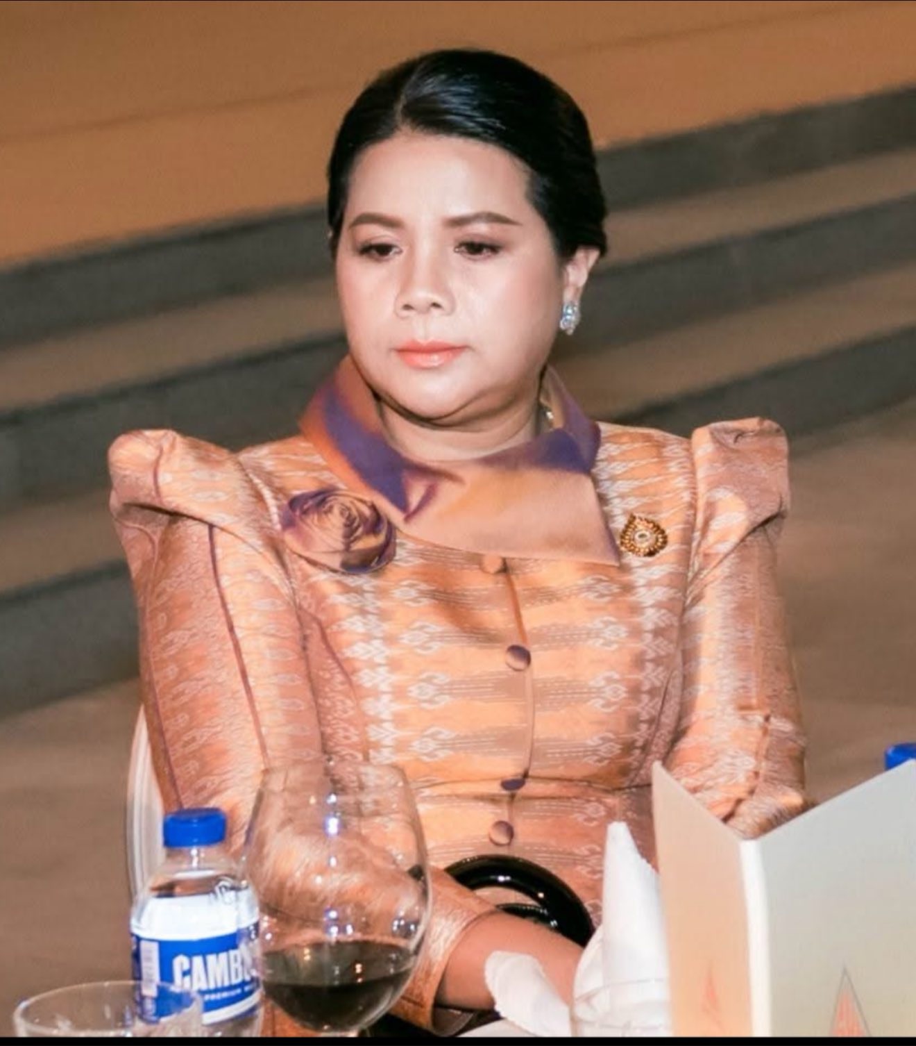 Nhập lậu hàng Thái Lan, 'bà trùm thịt viên' Campuchia bị bắt: Ông Hun Sen ra Sắc lệnh Hoàng gia - Ảnh 1