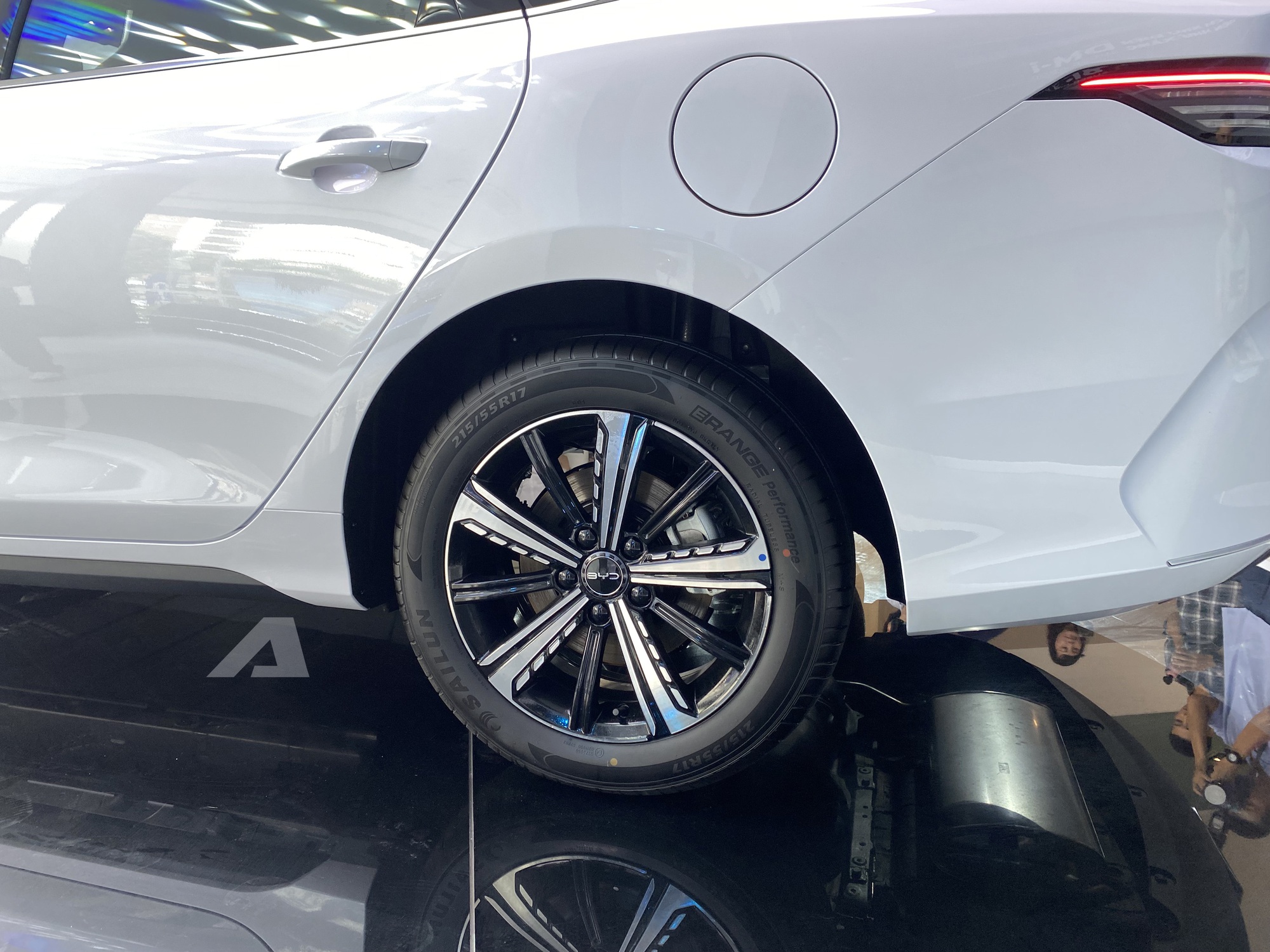 BYD Seal 5 ra mắt Việt Nam: Giá 696 triệu đồng, cùng cỡ Civic, máy hybrid cắm sạc tiêu thụ 3,8 lít/100km - Ảnh 4