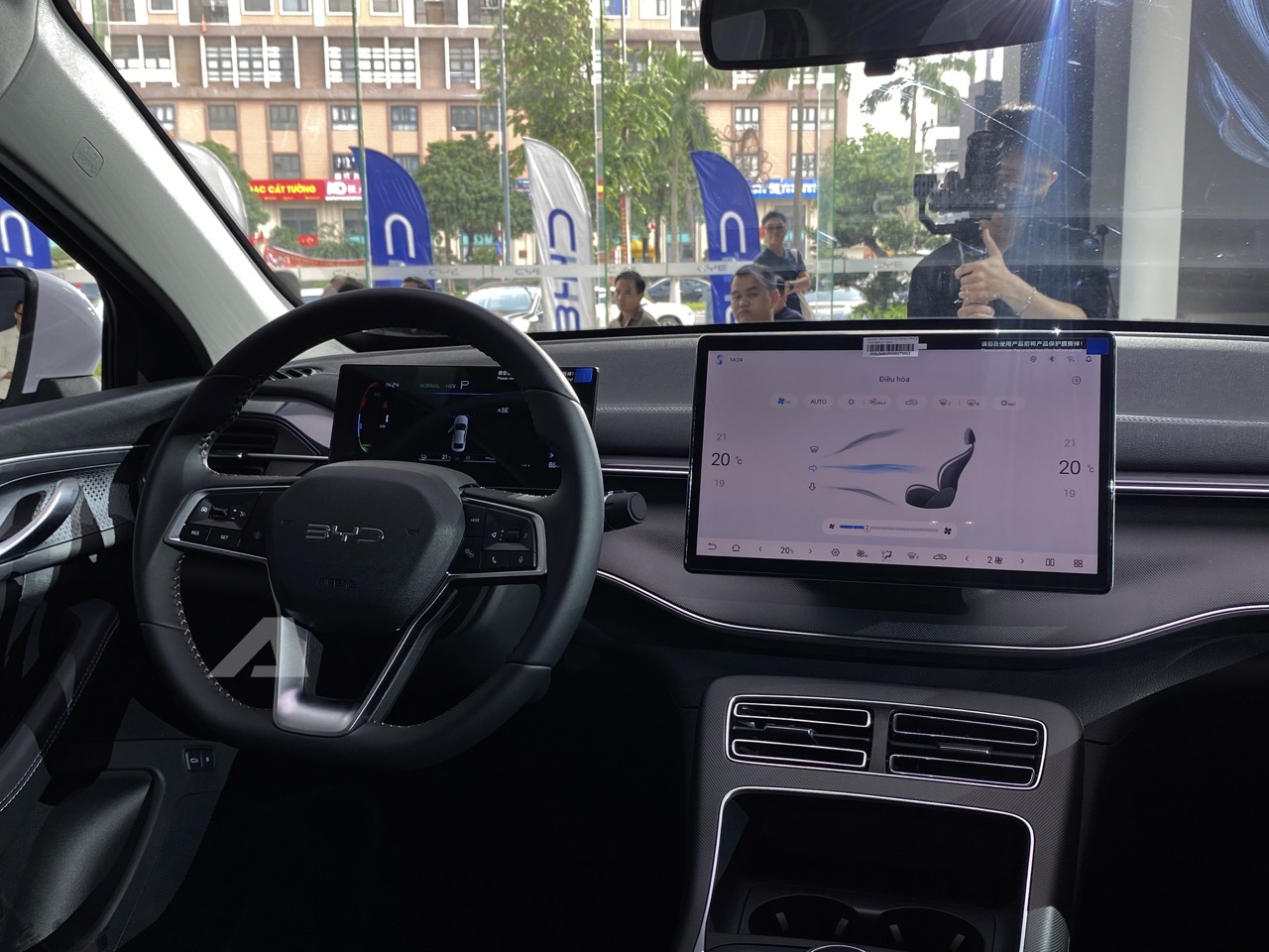 BYD Seal 5 ra mắt Việt Nam: Giá 696 triệu đồng, cùng cỡ Civic, máy hybrid cắm sạc tiêu thụ 3,8 lít/100km - Ảnh 8