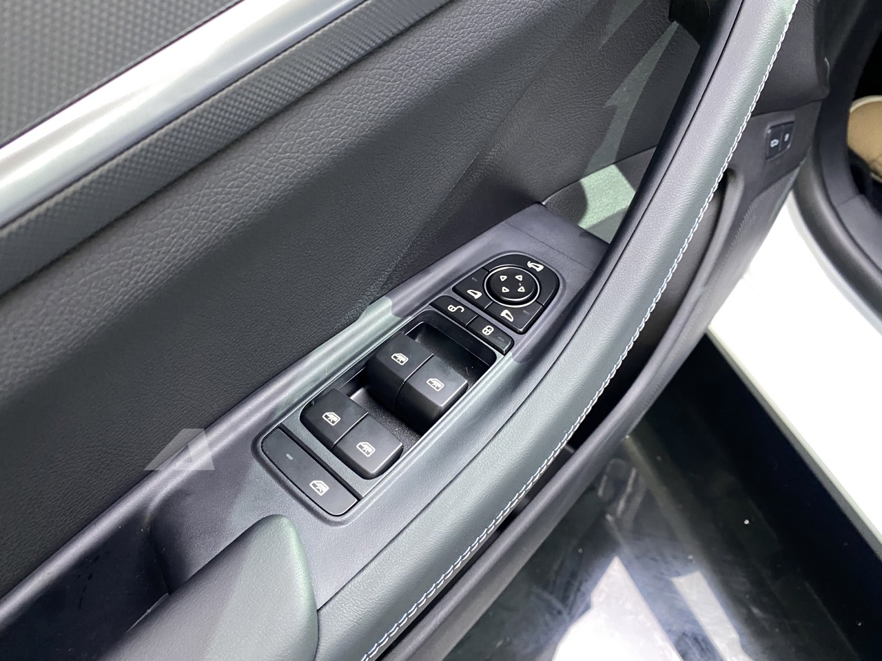 BYD Seal 5 ra mắt Việt Nam: Giá 696 triệu đồng, cùng cỡ Civic, máy hybrid cắm sạc tiêu thụ 3,8 lít/100km - Ảnh 12