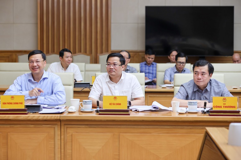 Thủ tướng: Không tạo "giấy phép con", giảm gánh nặng hành chính cho doanh nghiệp trong hoạt động hợp chuẩn, hợp quy - Ảnh 8