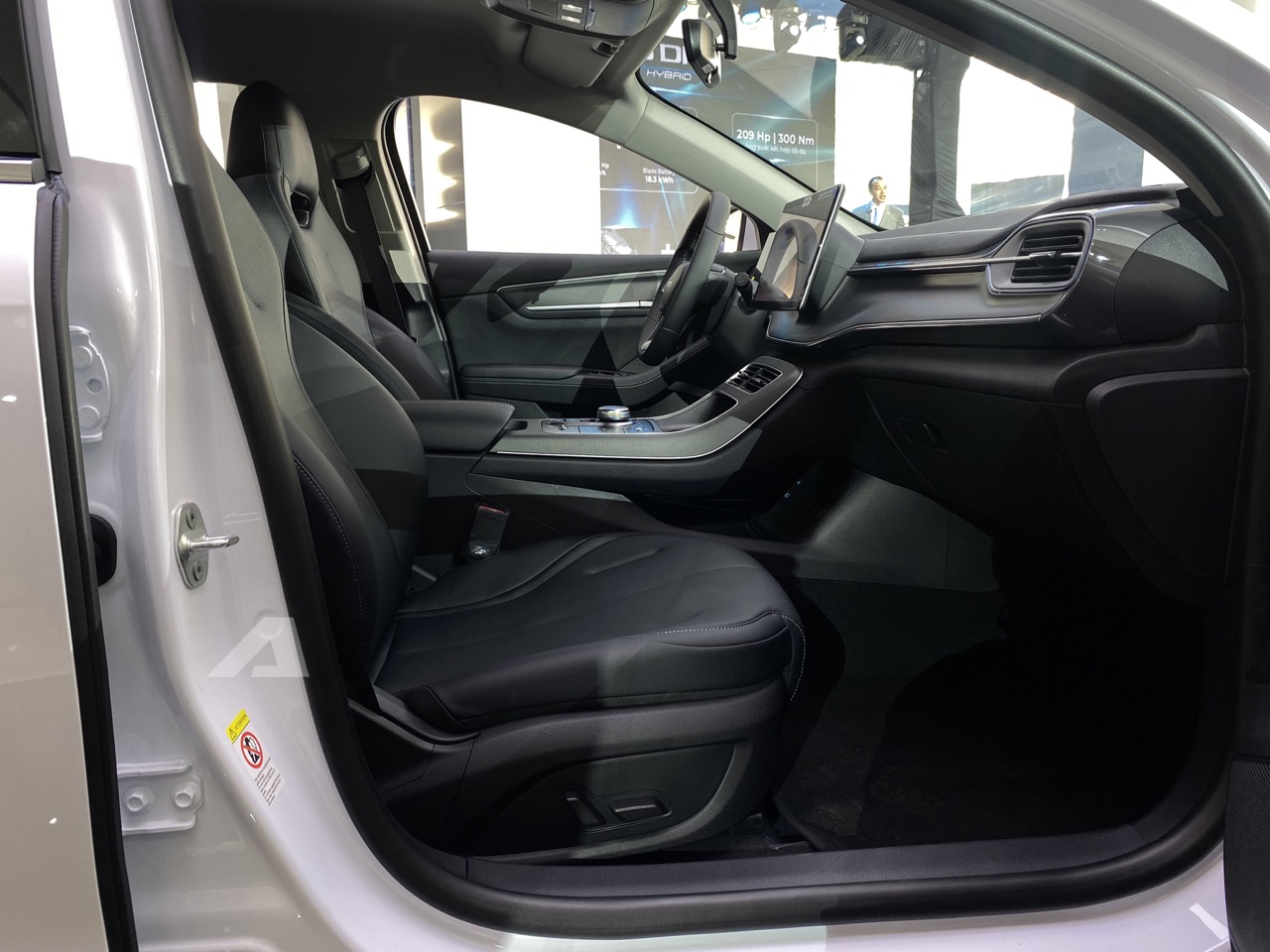 BYD Seal 5 ra mắt Việt Nam: Giá 696 triệu đồng, cùng cỡ Civic, máy hybrid cắm sạc tiêu thụ 3,8 lít/100km - Ảnh 11