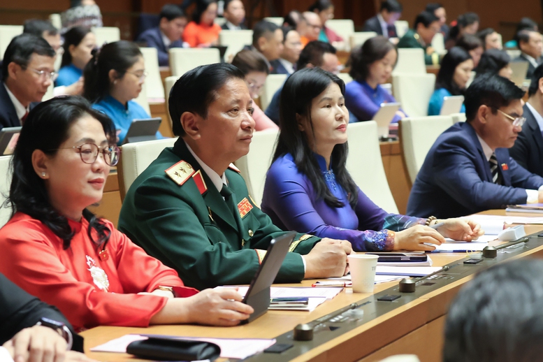 Thủ tướng: Kinh tế Việt Nam khẳng định đủ sức chống chịu trước các cú sốc bên ngoài, tăng trưởng cao hàng đầu thế giới - Ảnh 4