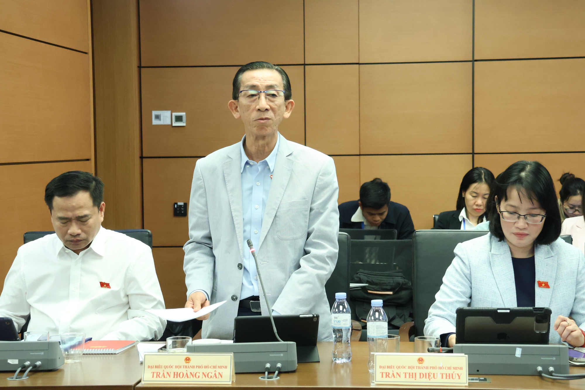 Đại biểu Quốc hội Trần Hoàng Ngân đề nghị xem xét nâng mức chi trả bảo hiểm tiền gửi - Ảnh 2