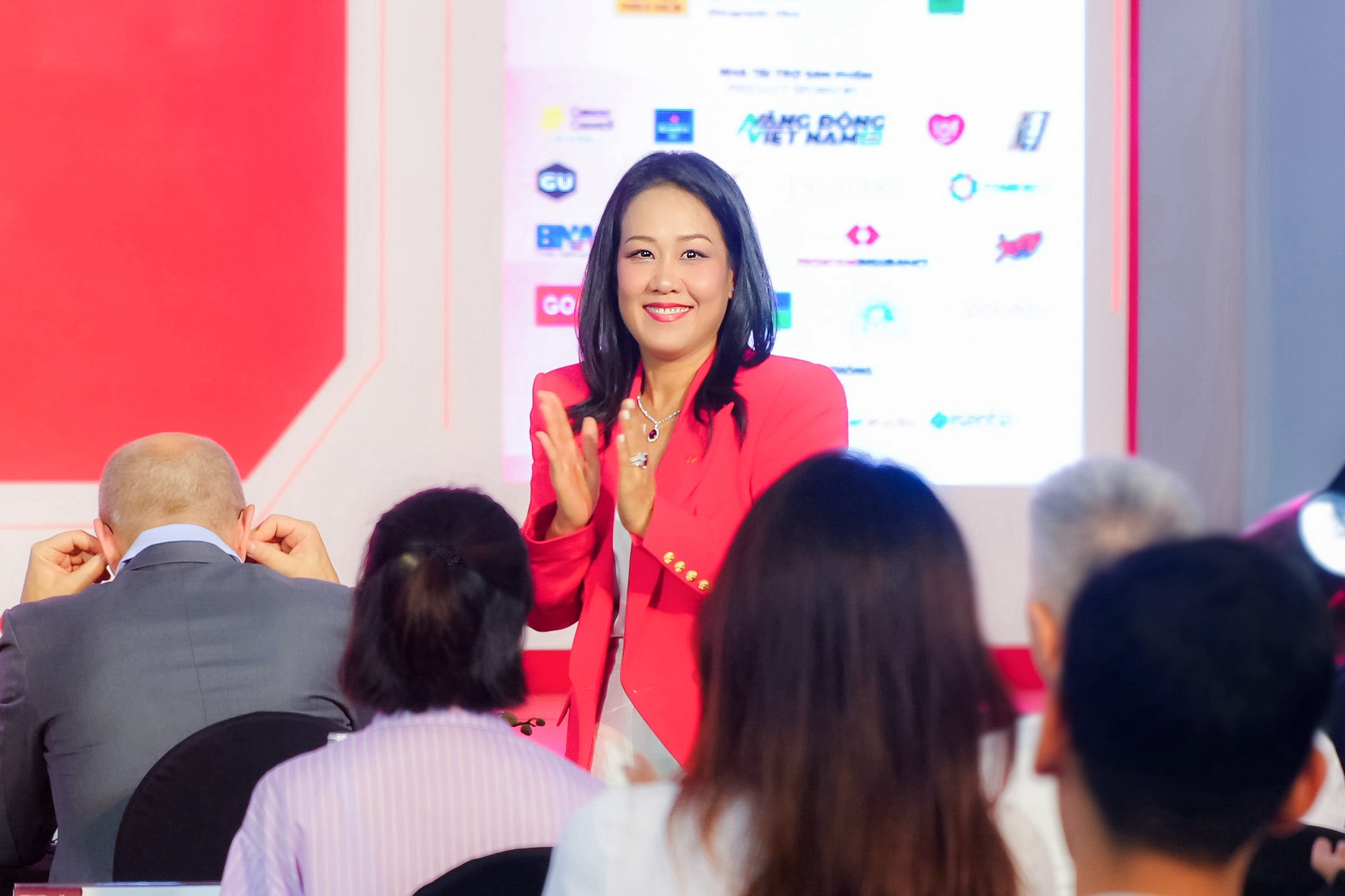 Khai mạc Giải Marathon Quốc tế Hà Nội Techcombank mùa thứ 4: Hơn 13.000 vận động viên, lần đầu tiên ứng dụng công nghệ AI trên đường chạy để tạo video cá nhân miễn phí cho tất cả VĐV - Ảnh 3