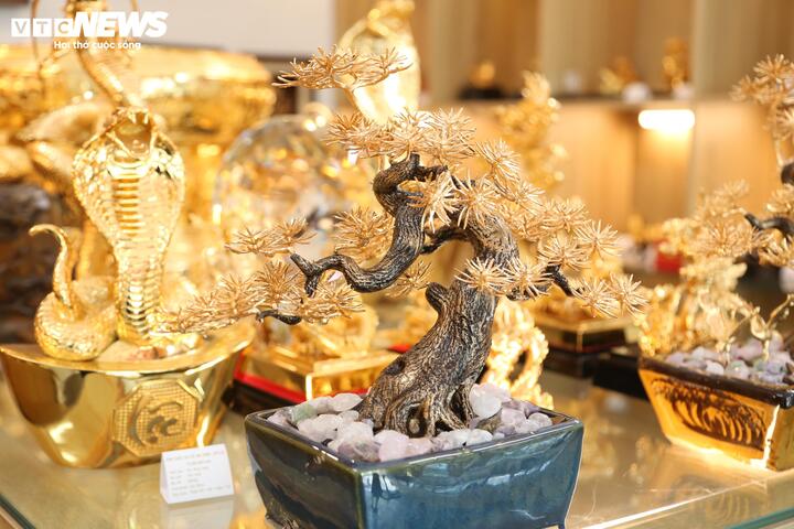 Quà 20/10 độc lạ: Tùng bonsai mạ vàng đắt đỏ, hoa Pickleball lần đầu xuất hiện - Ảnh 1