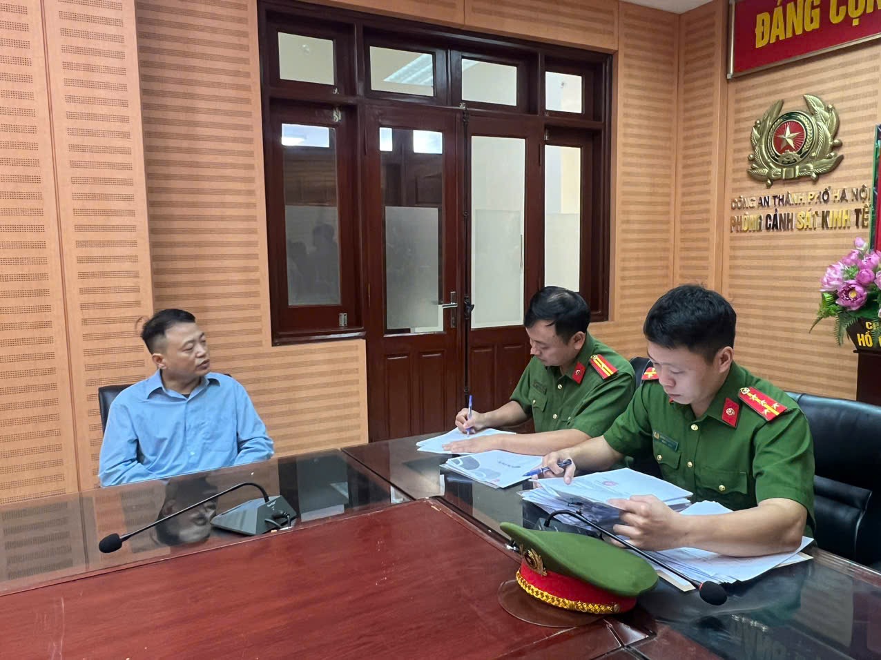 Hình ảnh của Shark Bình bị tạm giam - Ảnh 2