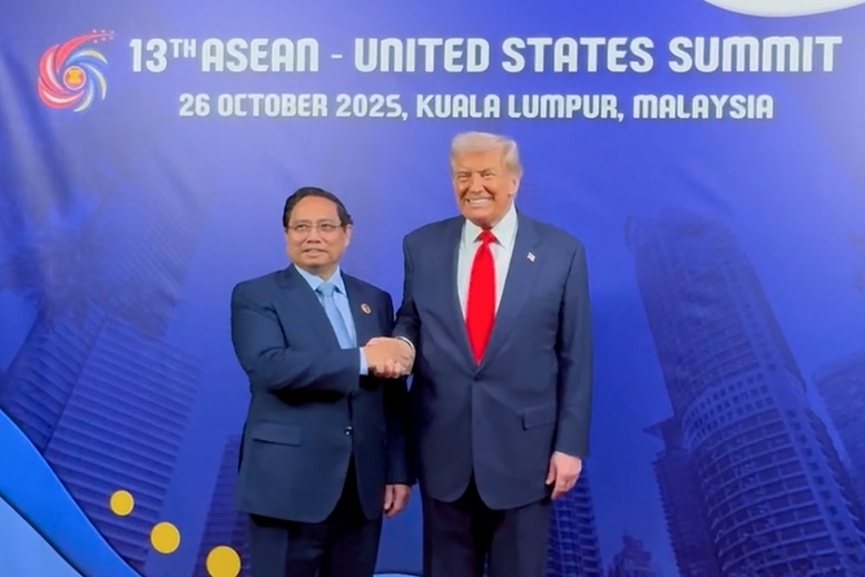 Thủ tướng Phạm Minh Chính gặp Tổng thống Hoa Kỳ Donald Trump - Ảnh 1