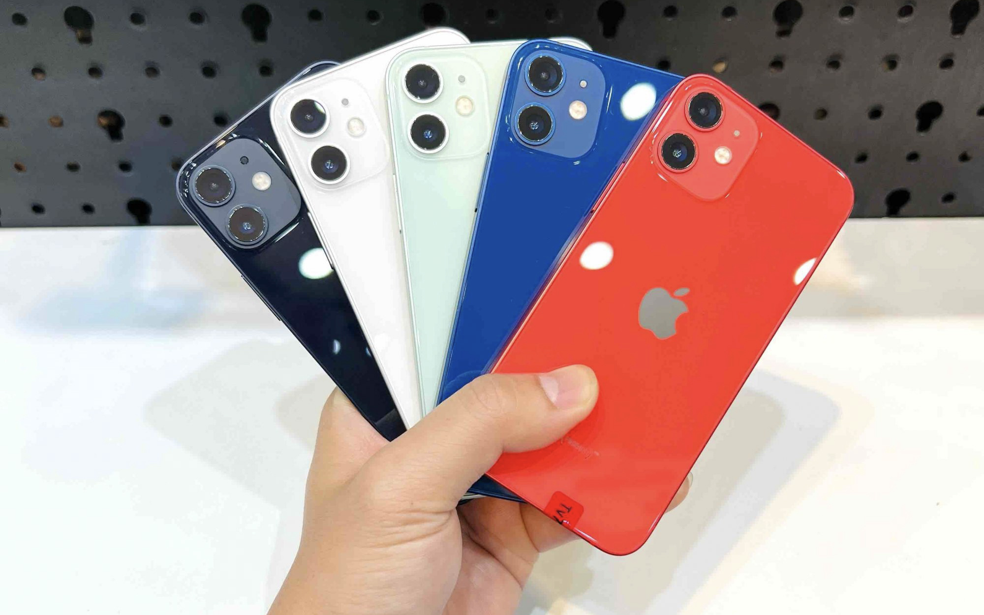 Những mẫu iPhone không nên mua dù giá rẻ - Ảnh 1