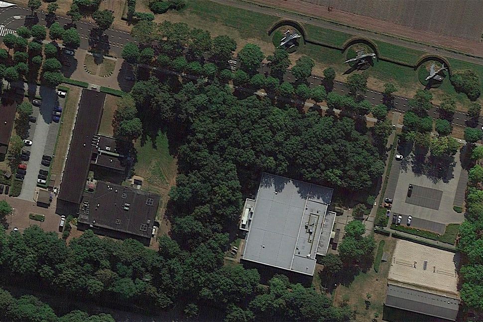 9 địa điểm kỳ bí nhất bị làm mờ trên Google Maps hiện có thể xem vô tư - Ảnh 5