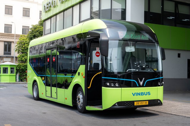 VinFast ra mắt xe dài 12 mét, nặng hơn 9 tấn, chở được 90 người - Ảnh 4