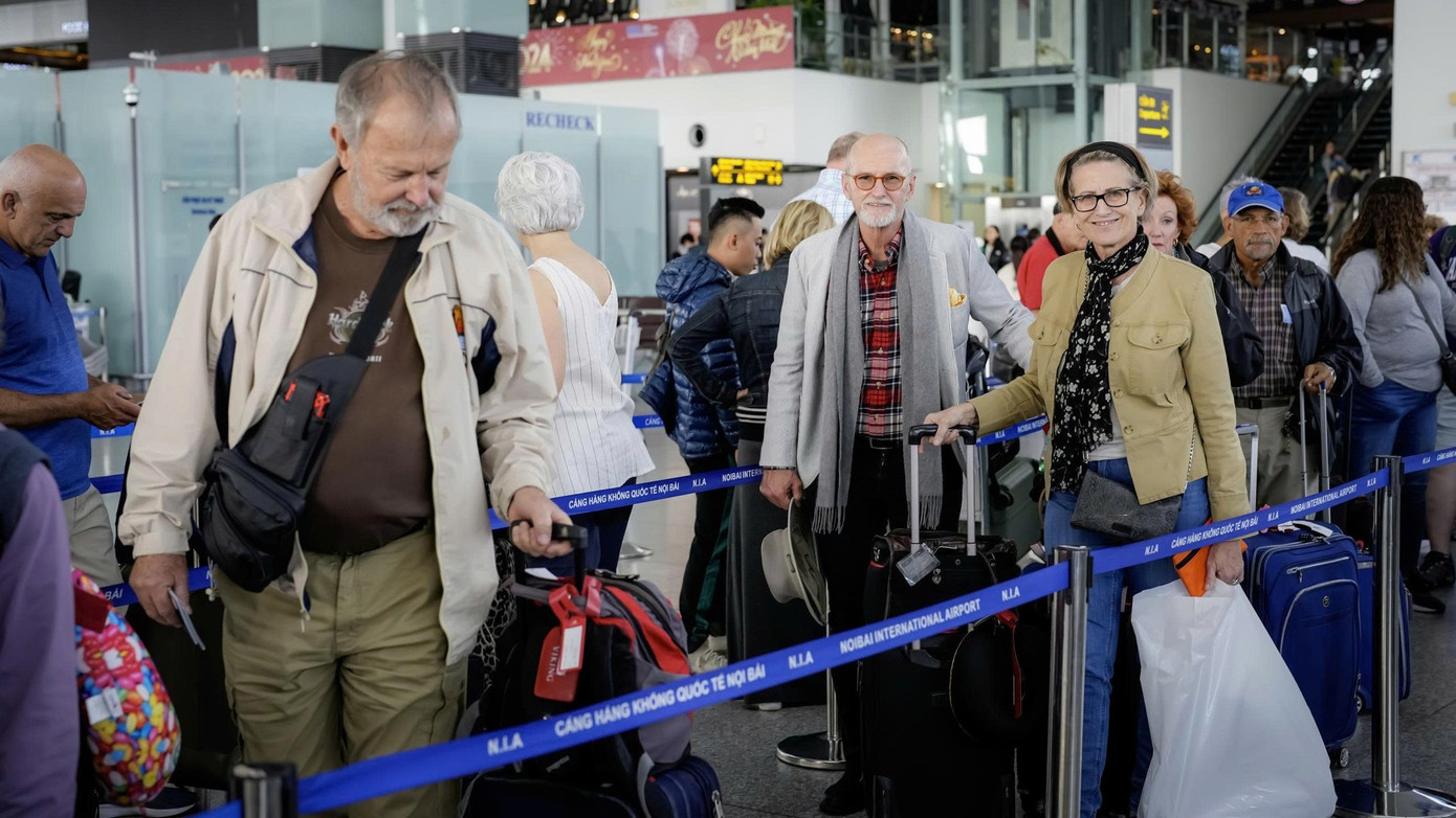 10 tháng gần 100 triệu lượt khách qua cảng hàng không Việt Nam - Ảnh 1