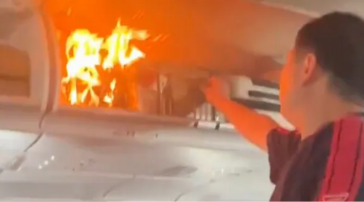 Pin lithium bốc cháy, máy bay Trung Quốc phải hạ cánh khẩn cấp - Ảnh 2