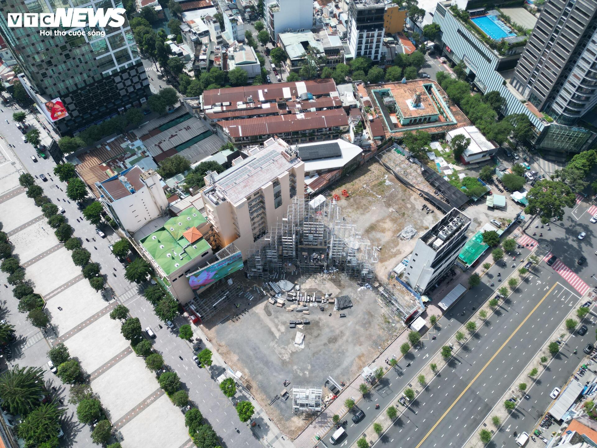 Cận cảnh khu đất 'vàng' bỏ hoang gần 10 năm giữa trung tâm TP.HCM - Ảnh 2