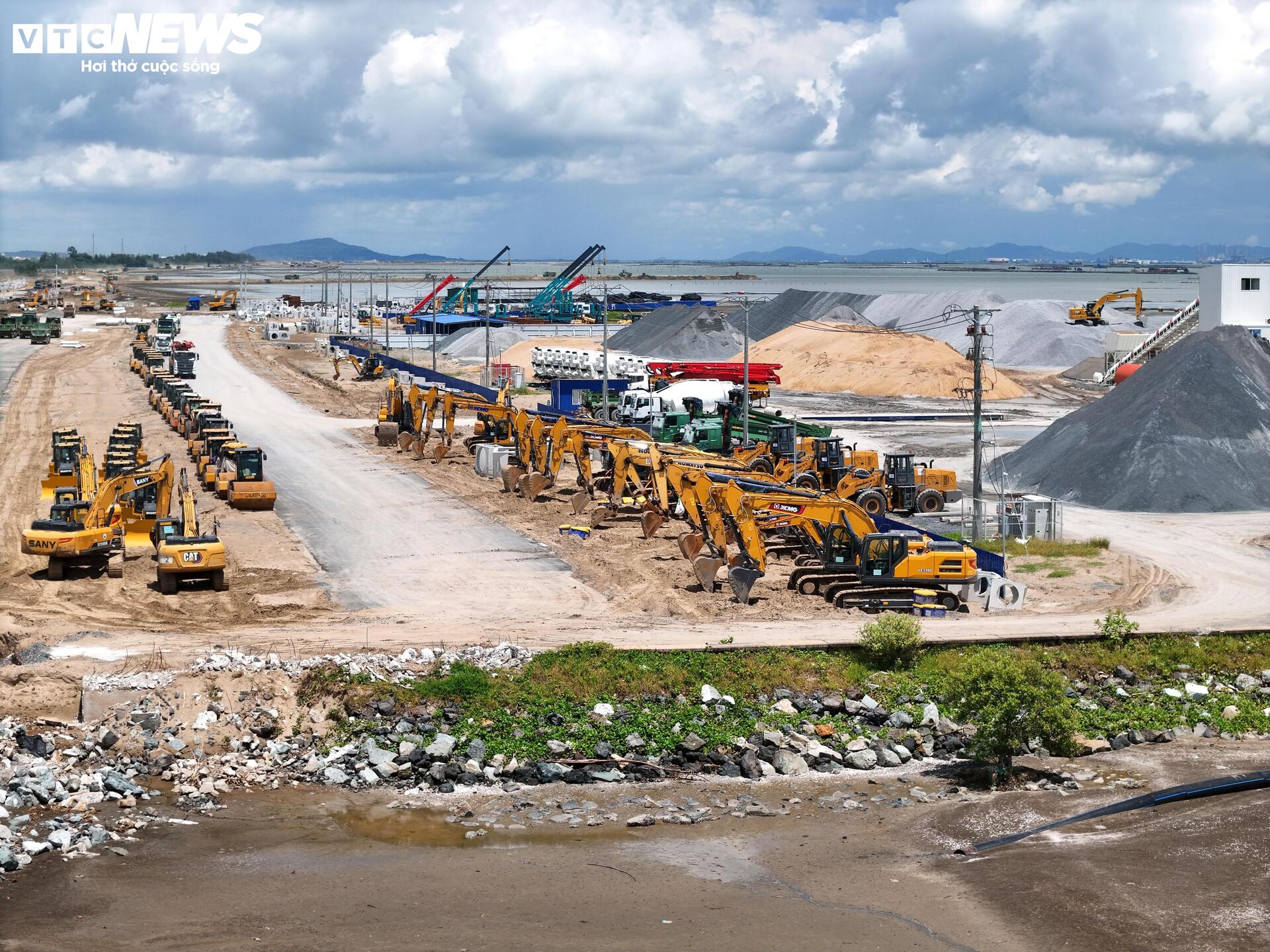 Toàn cảnh siêu dự án lấn biển Cần Giờ sau gần nửa năm khởi công - Ảnh 9